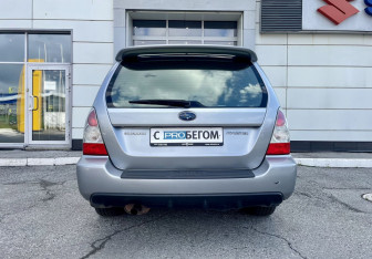 Подержанный автомобиль Subaru Forester Suv 2007 года (8 фото)