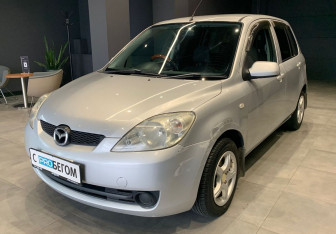 Подержанный автомобиль Mazda Demio 2006 года (4 фото)
