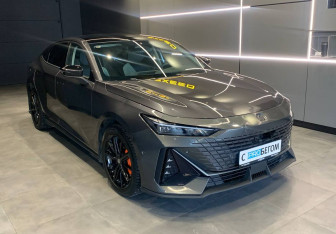 Подержанный автомобиль Changan UNI-V 2023 года (2 фото)