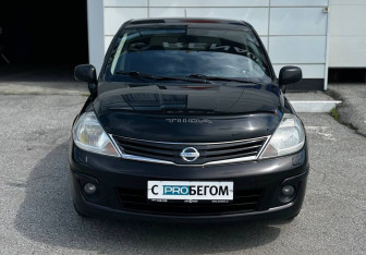 Подержанный автомобиль Nissan Tiida Hatchback 2010 года (2 фото)