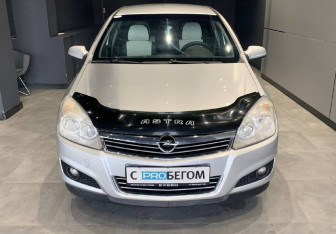 Подержанный автомобиль Opel Astra Sedan 2008 года (3 фото)