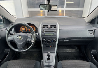 Подержанный автомобиль Toyota Corolla Sedan 2007 года (12 фото)