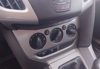 Подержанный автомобиль Ford Focus Hatchback 2011 года (9 фото)