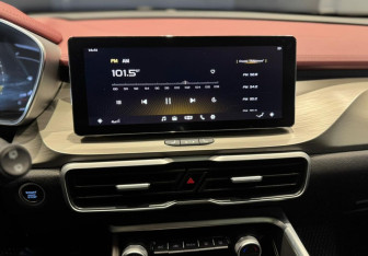 Подержанный автомобиль Geely Coolray 2023 года (10 фото)