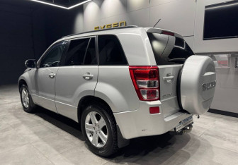 Подержанный автомобиль Suzuki Grand Vitara 2008 года (7 фото)