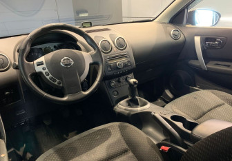 Подержанный автомобиль Nissan Qashqai 2008 года (13 фото)
