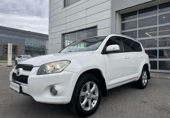 Подержанный автомобиль Toyota RAV4 2011 года (3 фото)