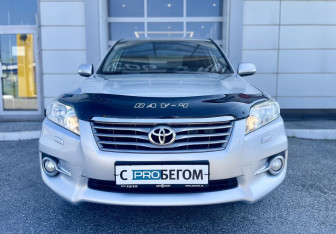 Подержанный автомобиль Toyota RAV4 2010 года (2 фото)