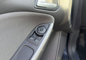 Подержанный автомобиль Ford Focus Sedan 2014 года (12 фото)