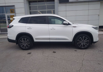 Подержанный автомобиль Chery Tiggo 8 Pro Max 2022 года (8 фото)