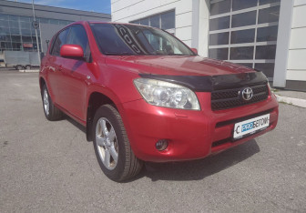 Подержанный автомобиль Toyota RAV4 2006 года (7 фото)