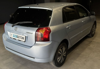 Подержанный автомобиль Toyota Corolla Hatchback 2005 года (5 фото)