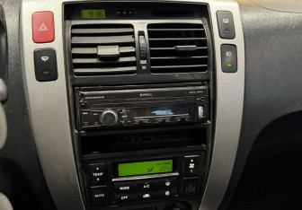 Подержанный автомобиль Hyundai Tucson 2006 года (17 фото)