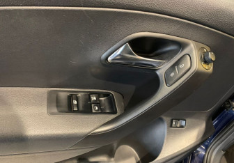 Подержанный автомобиль Volkswagen Polo Sedan 2013 года (11 фото)