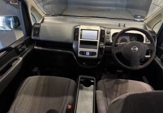 Подержанный автомобиль Nissan Serena Minivan 2006 года (11 фото)