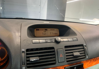 Подержанный автомобиль Toyota Avensis Sedan 2004 года (9 фото)