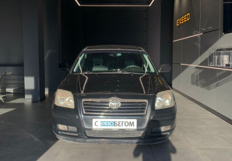 Подержанный автомобиль Toyota Avensis Sedan 2004 года (3 фото)