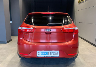 Подержанный автомобиль Kia Rio Hatchback 2014 года (6 фото)