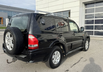 Подержанный автомобиль Mitsubishi Pajero 2003 года (10 фото)
