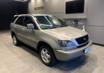 Подержанный автомобиль Toyota Harrier 2000 года (2 фото)