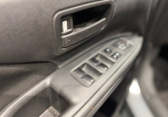 Подержанный автомобиль Mitsubishi Outlander 2012 года (13 фото)