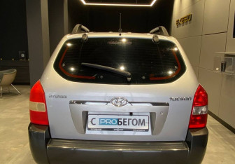 Подержанный автомобиль Hyundai Tucson 2005 года (5 фото)