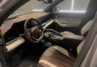 Подержанный автомобиль Geely Monjaro 2023 года (10 фото)