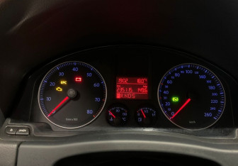 Подержанный автомобиль Volkswagen Golf Plus 2008 года (10 фото)