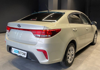 Подержанный автомобиль Kia Rio Sedan 2018 года (7 фото)
