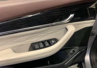 Подержанный автомобиль Geely Monjaro 2023 года (9 фото)