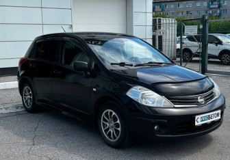 Подержанный автомобиль Nissan Tiida Hatchback 2010 года (7 фото)