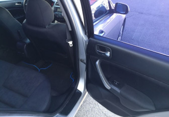 Подержанный автомобиль Honda Accord Sedan 2004 года (16 фото)
