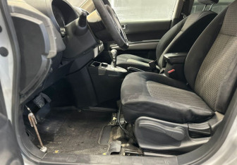 Подержанный автомобиль Nissan X-Trail 2007 года (8 фото)