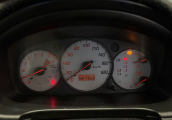 Подержанный автомобиль Honda Stream 2003 года (13 фото)