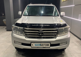 Подержанный автомобиль Toyota Land Cruiser Suv 2009 года (3 фото)