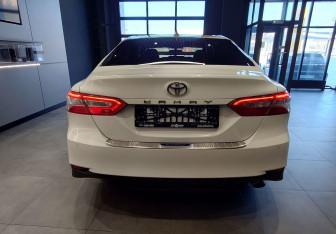 Подержанный автомобиль Toyota Camry Sedan 2020 года (10 фото)