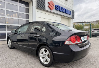 Подержанный автомобиль Honda Civic Sedan 2007 года (6 фото)