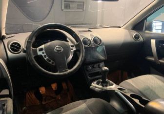 Подержанный автомобиль Nissan Qashqai 2011 года (10 фото)