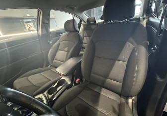 Подержанный автомобиль Hyundai Elantra Sedan 2019 года (15 фото)
