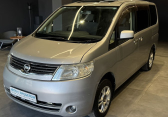 Подержанный автомобиль Nissan Serena Minivan 2006 года (4 фото)