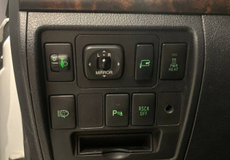 Подержанный автомобиль Toyota Land Cruiser Suv 2009 года (18 фото)