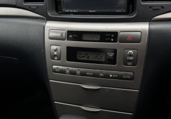 Подержанный автомобиль Toyota Corolla Hatchback 2004 года (14 фото)