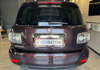 Подержанный автомобиль Nissan Patrol 2011 года (6 фото)