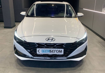 Подержанный автомобиль Hyundai Elantra Sedan 2020 года (3 фото)