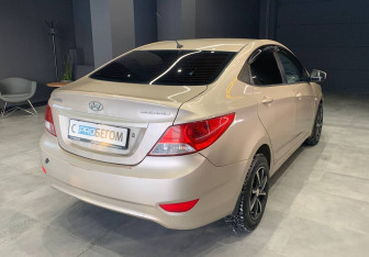 Подержанный автомобиль Hyundai Solaris Sedan 2011 года (7 фото)