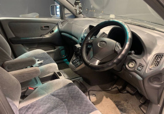 Подержанный автомобиль Toyota Harrier 2000 года (11 фото)