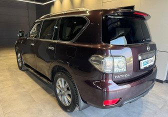 Подержанный автомобиль Nissan Patrol 2011 года (5 фото)