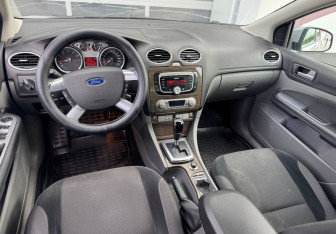 Подержанный автомобиль Ford Focus Hatchback 2008 года (8 фото)