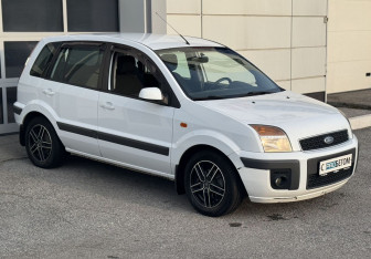 Подержанный автомобиль Ford Fusion 2008 года (4 фото)