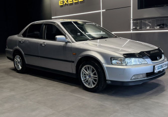 Подержанный автомобиль Honda Accord Sedan 2001 года (4 фото)